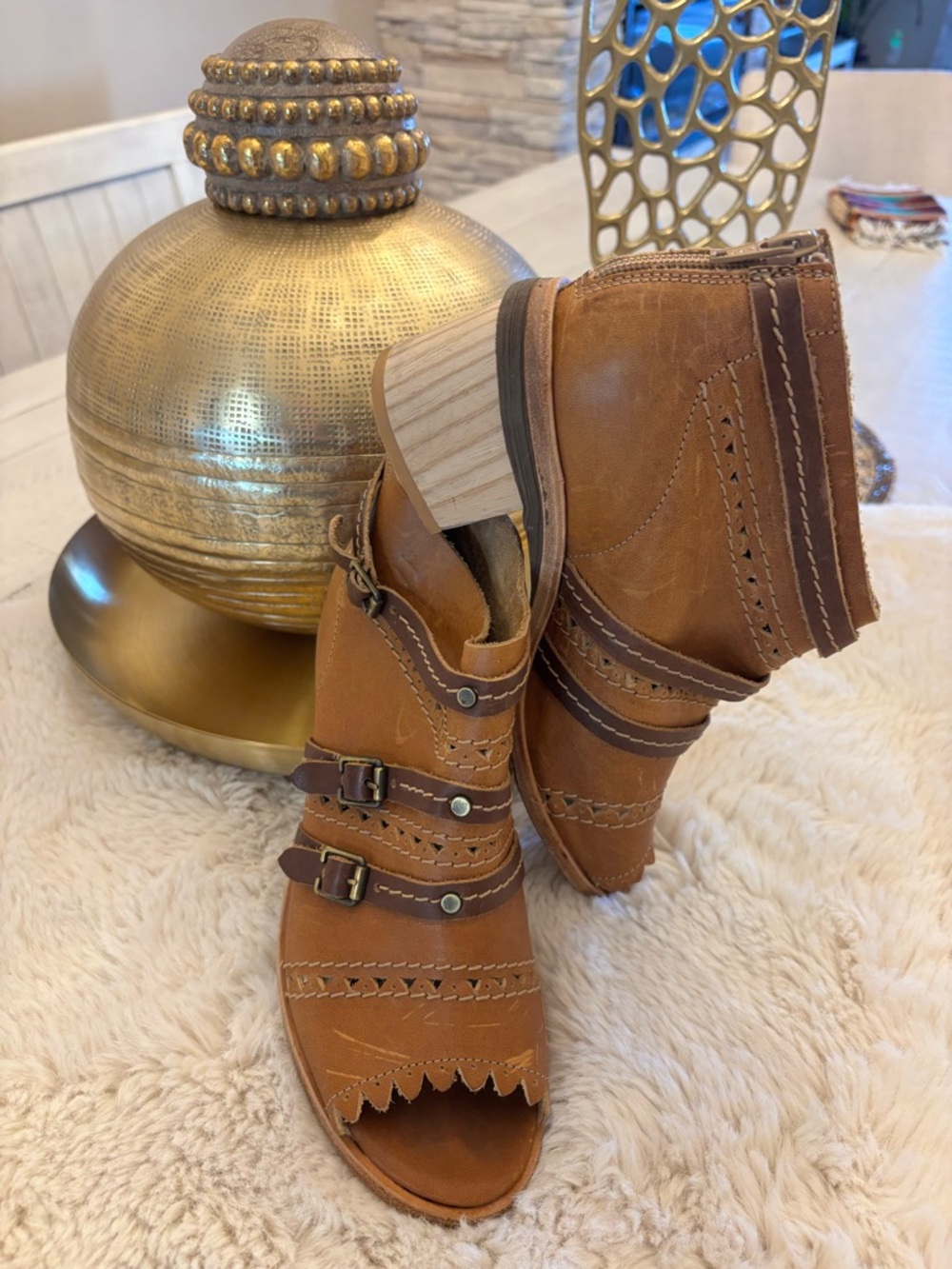 DKODE Authentic Leather Sandals in EUC
Size EUR 38/US 7.5